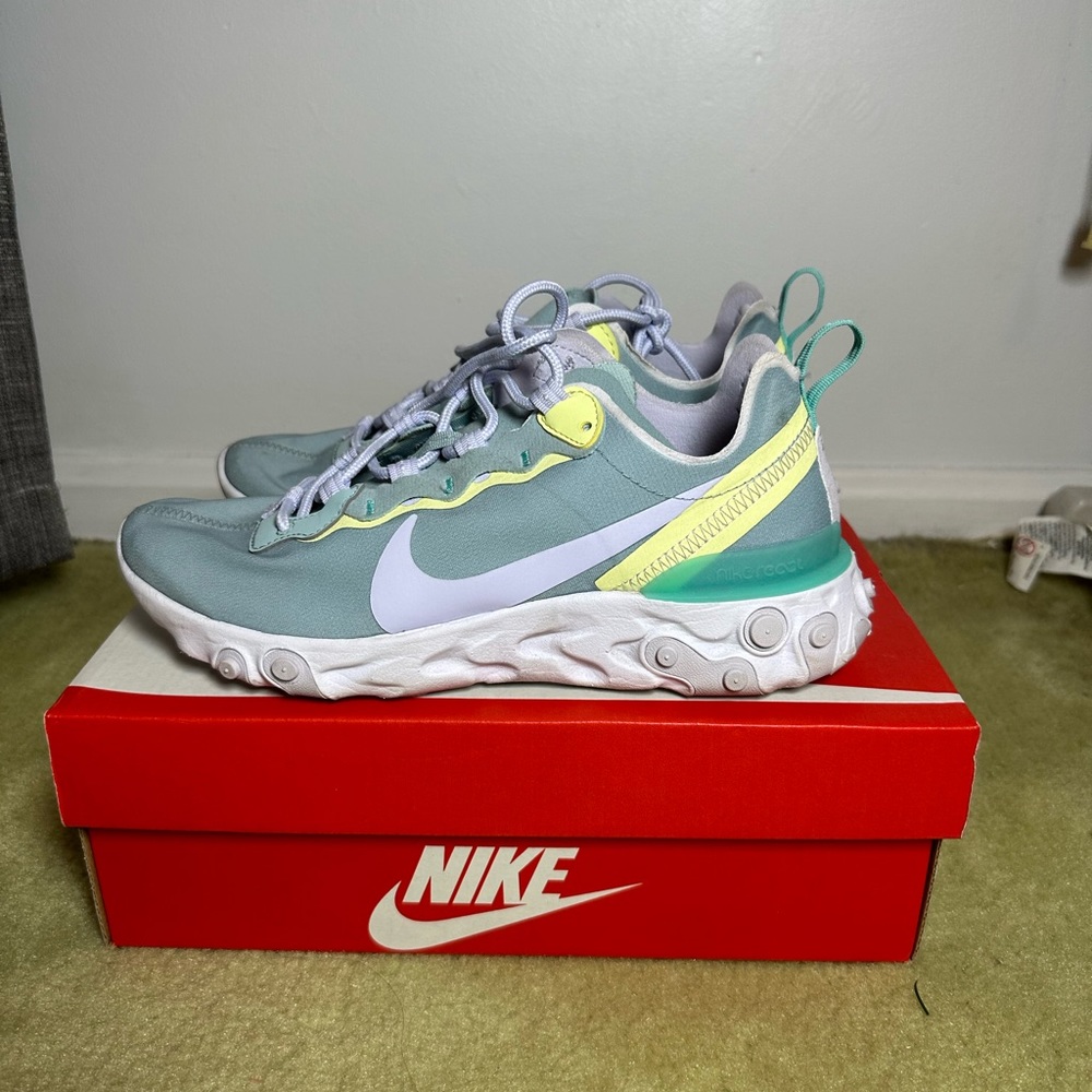 Nike Element 55
